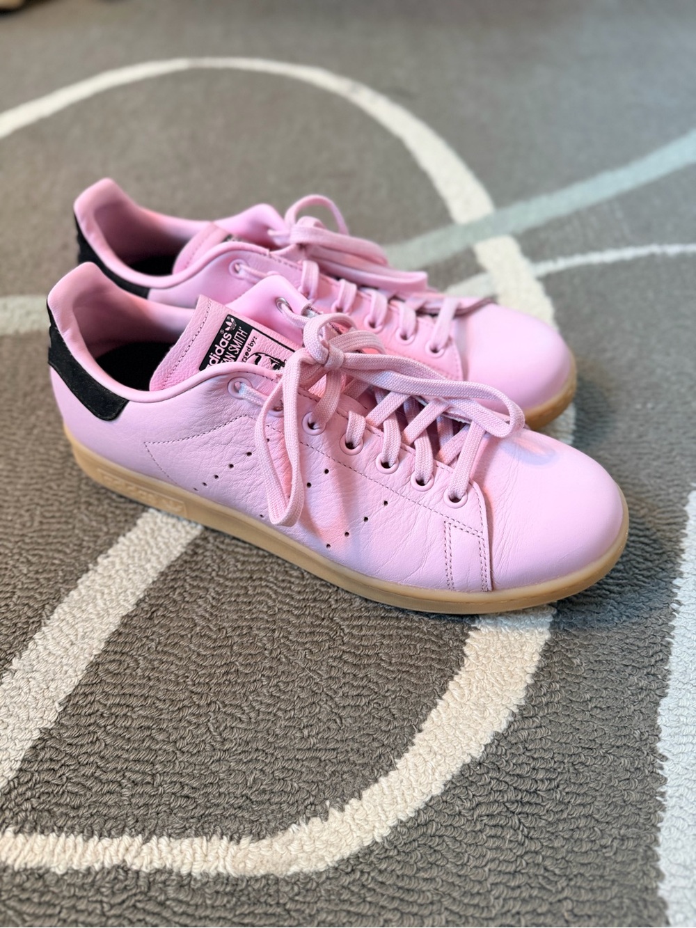 Adidas Stan Smith Pink Gum Sole Leather Sneaks *Rare* Womens Size 10.5 / Men’s 9